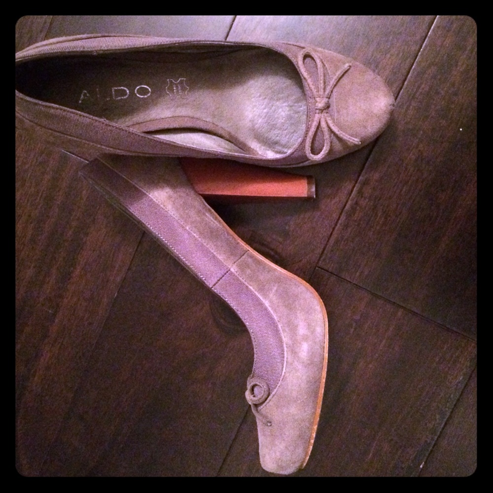Gray Suede Aldo Pump with bow detail block heel